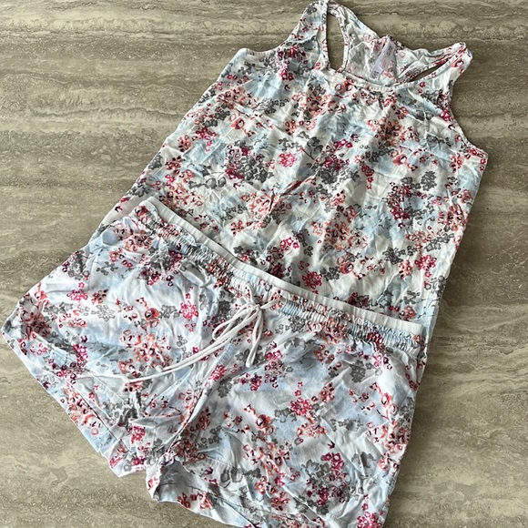 Soft and cozy floral pyjamas - Picture 2 of 9